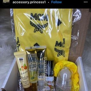 Meet your Posher, Chanel